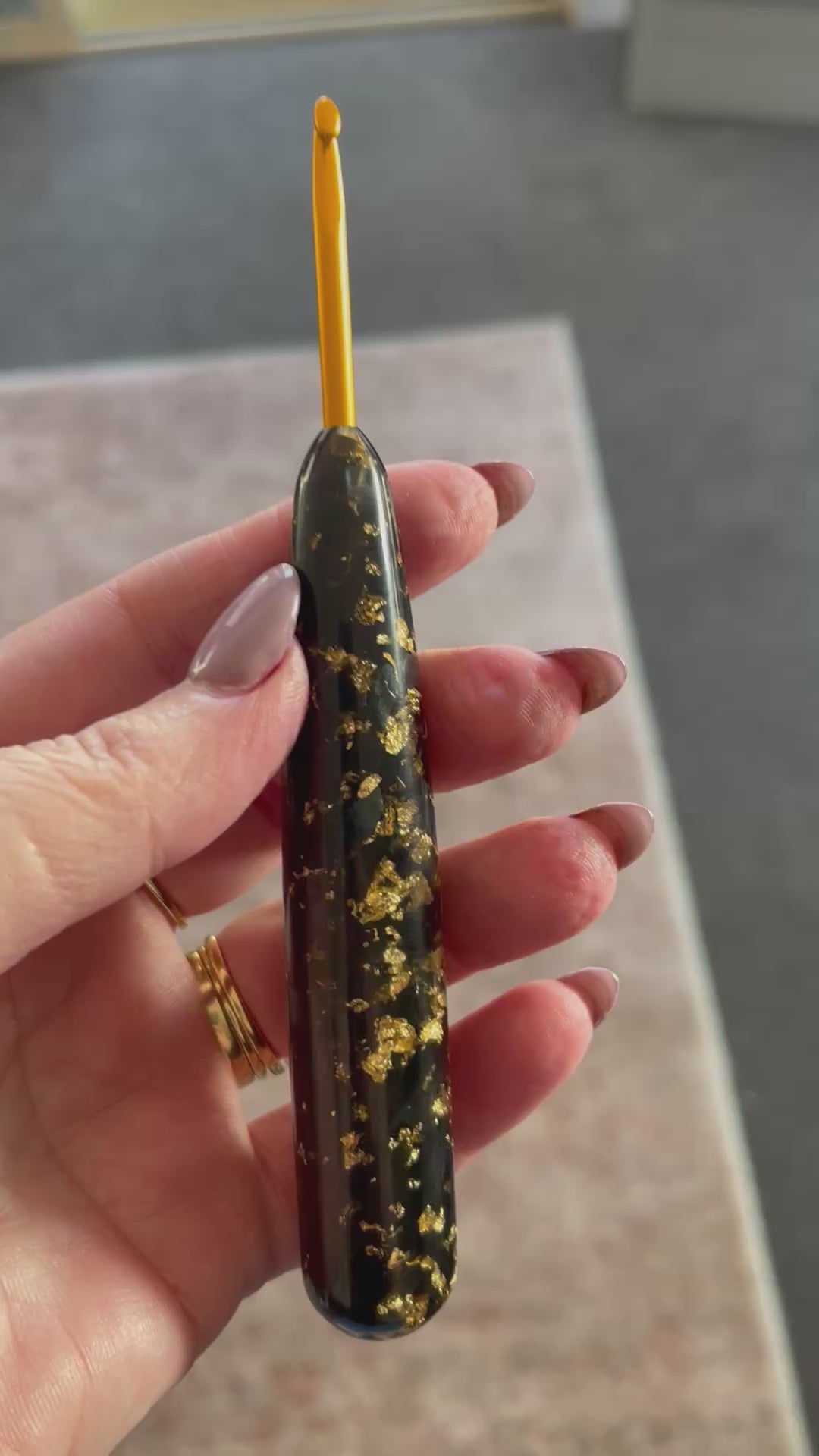 Midnight Gilded – 4.0mm Clover Soft Touch Crochet Hook